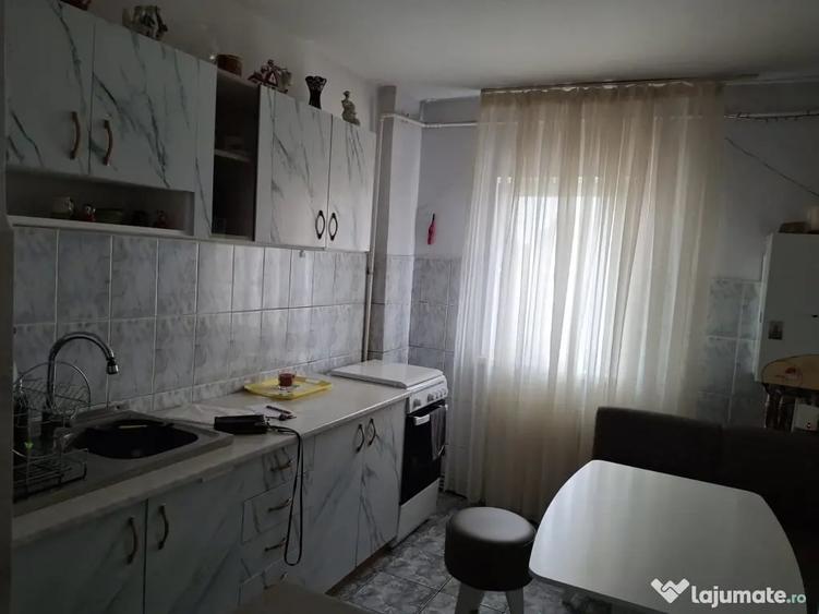 Apartament cu 2 camere decomandat în Valea Aurie
