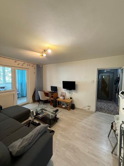 Apartament cu 2 camere semidecomandat în 13 Decembrie