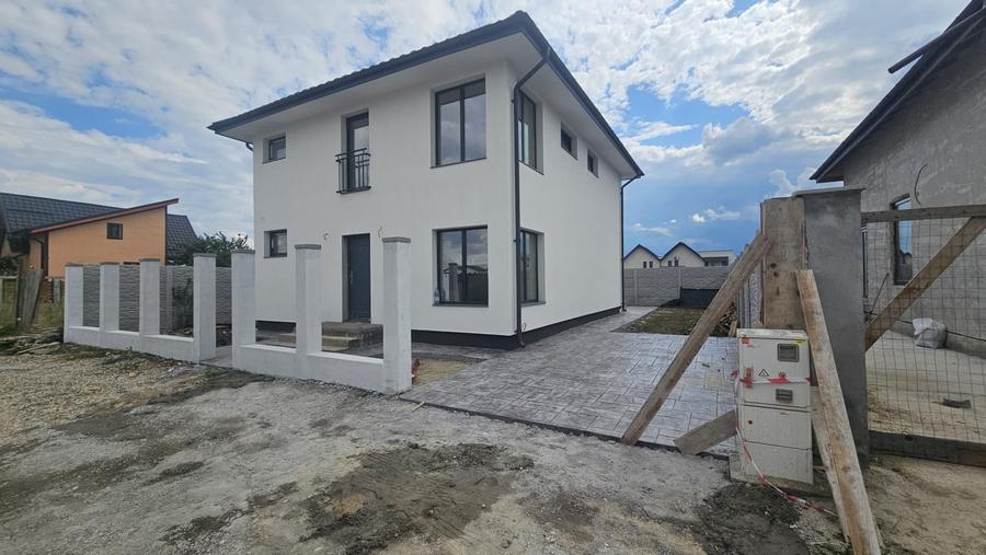 Casă individuală cu 4 camere cu Teren 270 Mp în Berceni