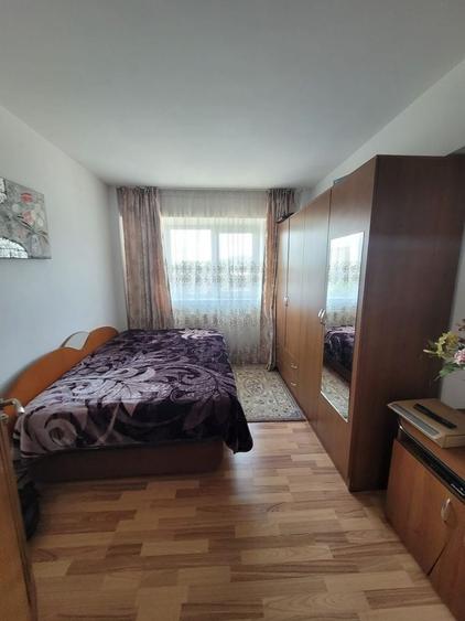 Apartament cu 3 camere decomandat în Berca