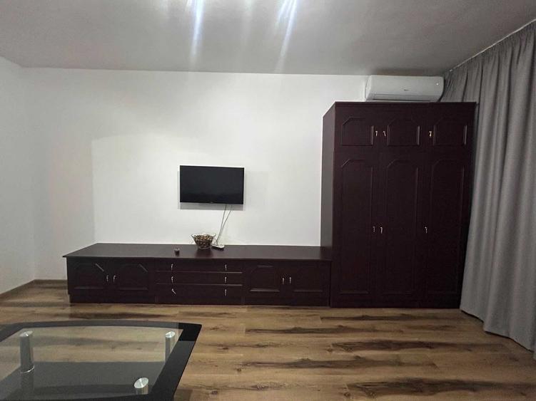 Apartament cu 3 camere semidecomandat în Nord