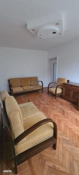 Apartament cu 3 camere semidecomandat în Giulești