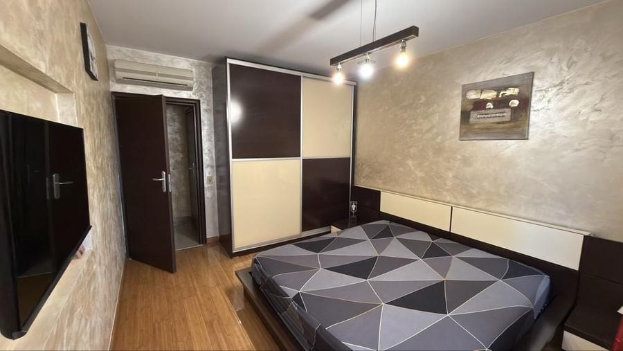 Apartament cu 3 camere decomandat în Runcu