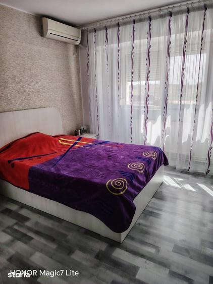 Apartament cu 3 camere decomandat în Barieră