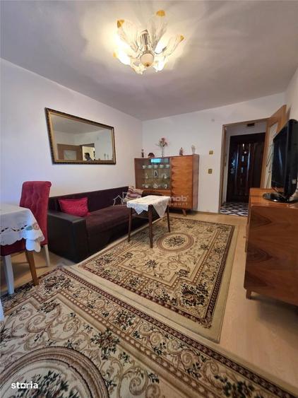Apartament cu 3 camere semidecomandat în Crâng