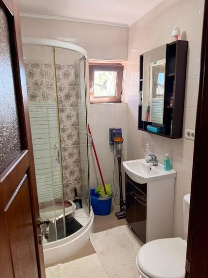 Casă individuală cu 5 camere cu Garaj în Copăcelu