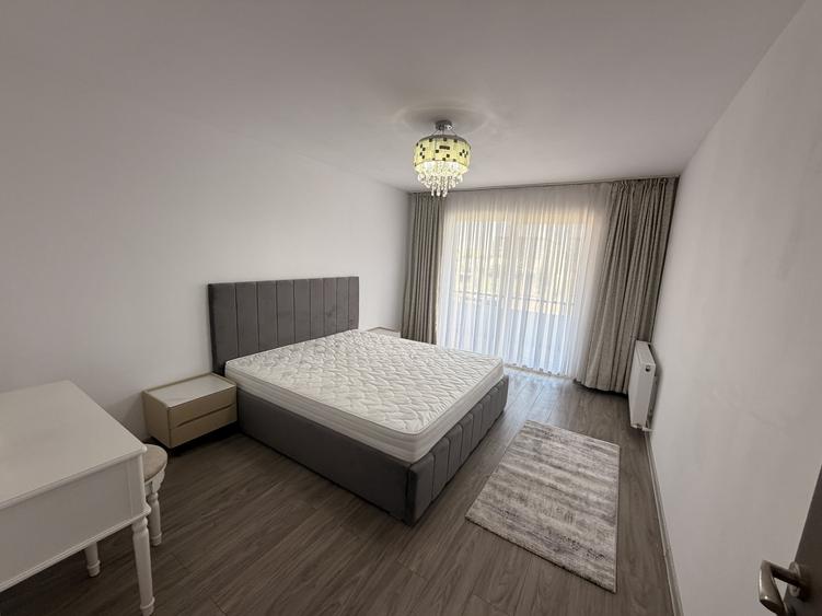 Apartament cu 3 camere semidecomandat, mobilat în Florești