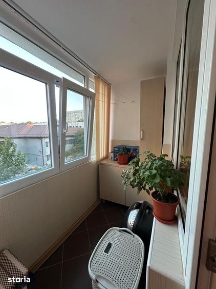 Apartament cu 3 camere semidecomandat în Titan
