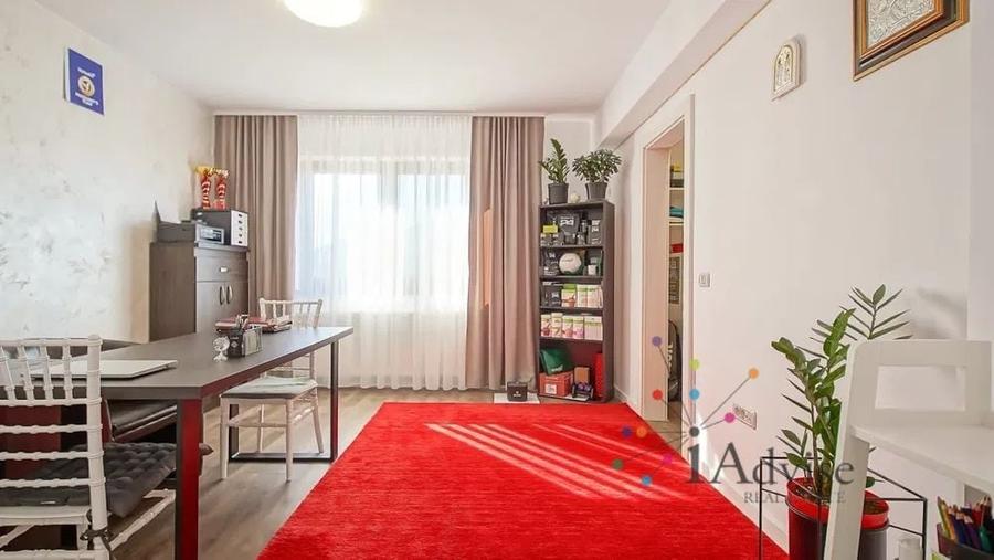 Penthouse cu 4 camere decomandat, mobilat în Noua