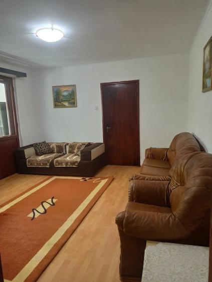 Apartament cu 3 camere semidecomandat în Lujerului