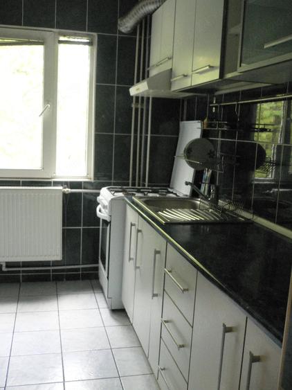 Apartament cu 3 camere semidecomandat în Militari