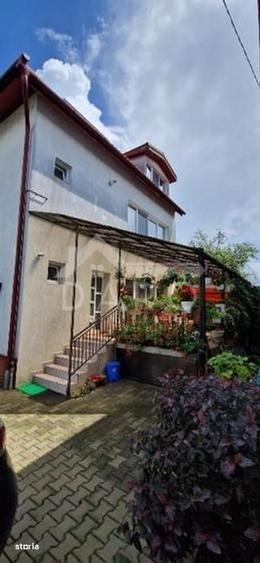 Casă cu 7 camere cu Teren 400 Mp în Central