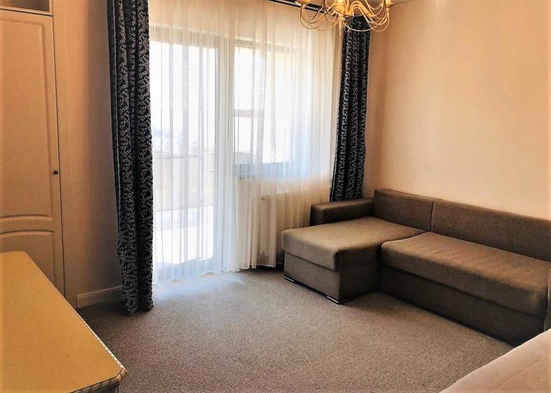 Apartament cu 4 camere semidecomandat, mobilat în Europa