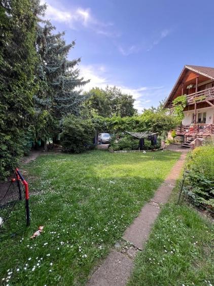 Casă individuală cu 8 camere cu Canalizare în Zorilor