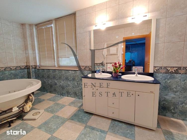 Casă cu 8 camere cu Teren 445 Mp în Primăverii