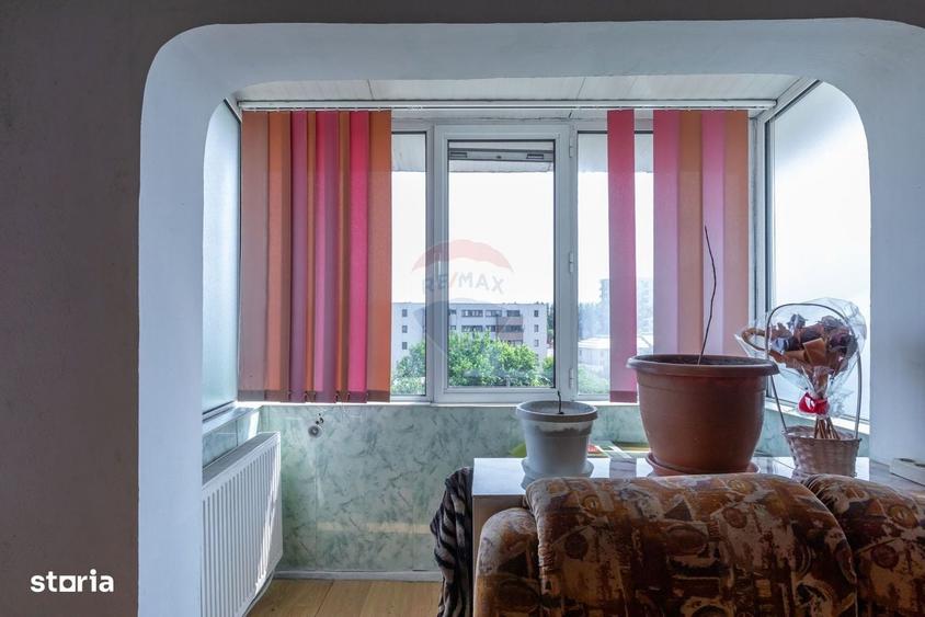 Apartament cu 3 camere decomandat, mobilat în Narcisa