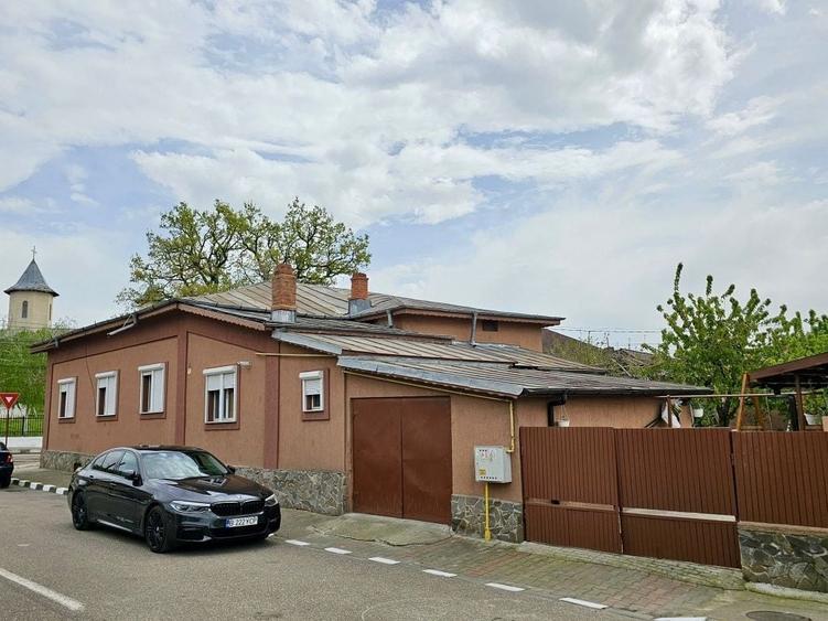 Casă cu 4 camere decomandat cu Teren 500 Mp în Central