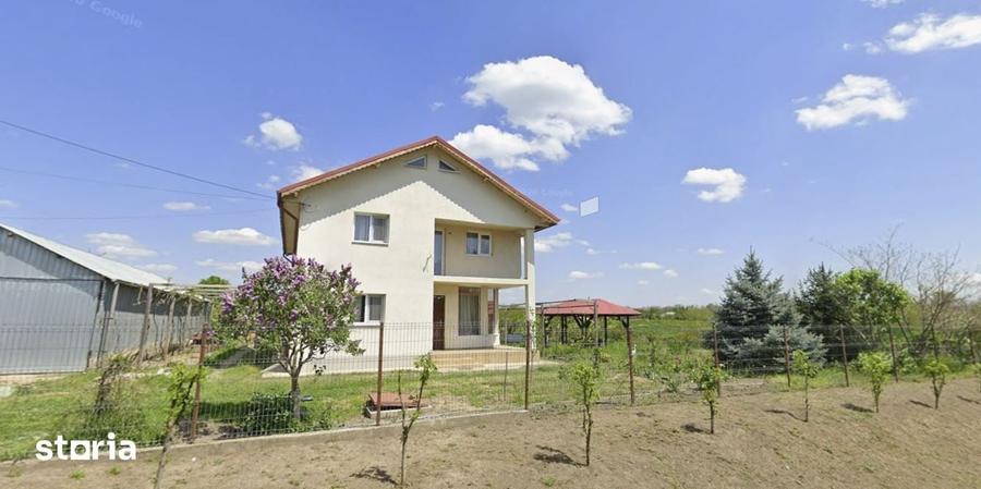 Casă cu 8 camere cu Teren 4000 Mp în Vâlcelele