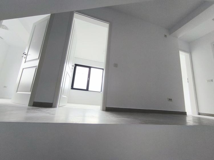Casă cu 4 camere cu Teren 70 Mp în Odăi