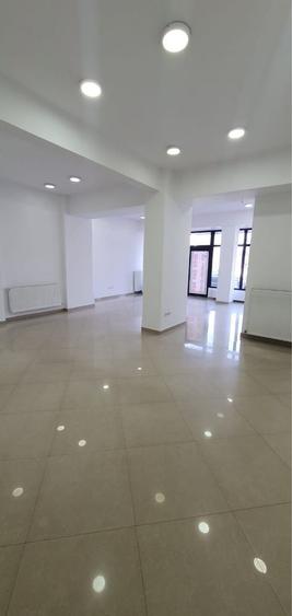 Spațiu comercial, de 100 mp, în Onești