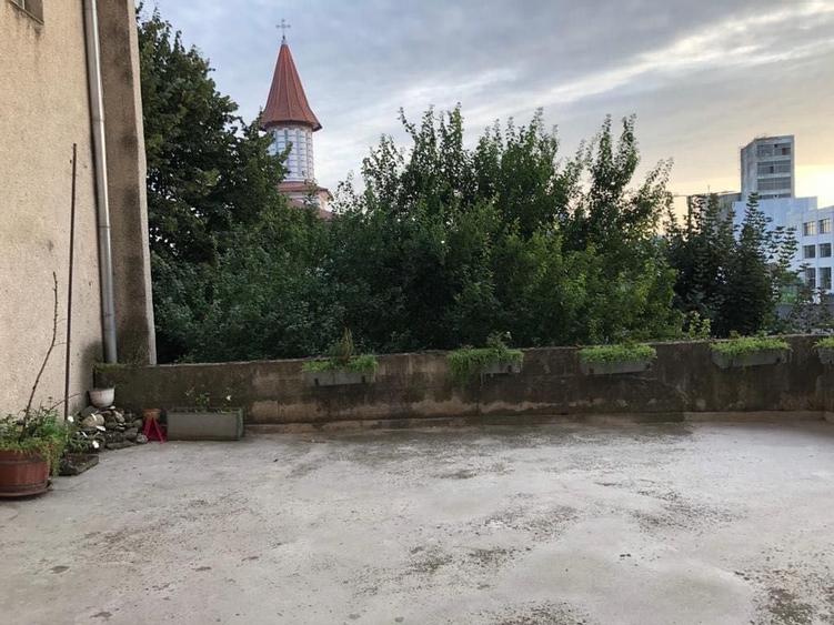 Apartament cu 3 camere decomandat în Complex Studențesc