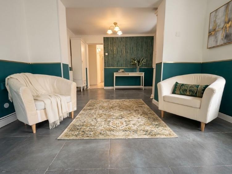 Casă individuală cu 3 camere cu Canalizare în Central