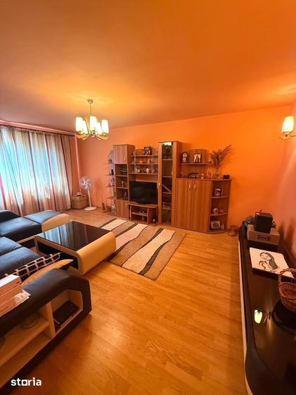Casă cu 6 camere cu Teren 1600 Mp în Călugăreni