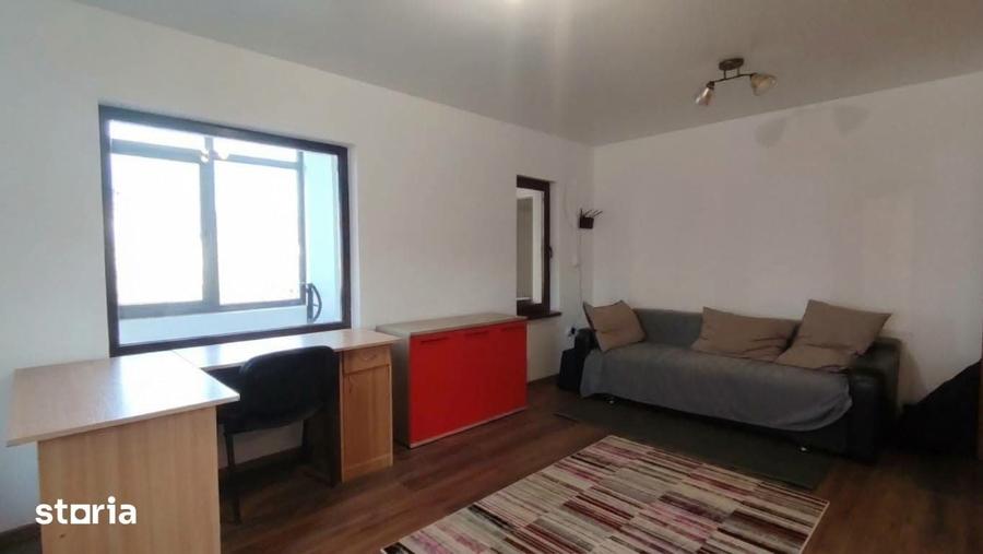 Casă cu 6 camere cu Teren 882 Mp în Bănești