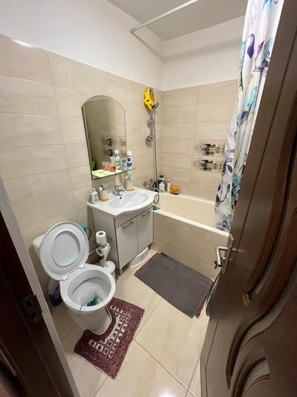 Apartament cu 2 camere decomandat, mobilat în Nicolina