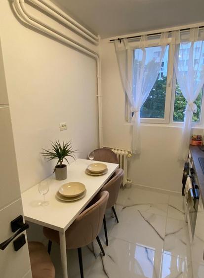 Apartament cu 2 camere decomandat în Bucur Obor