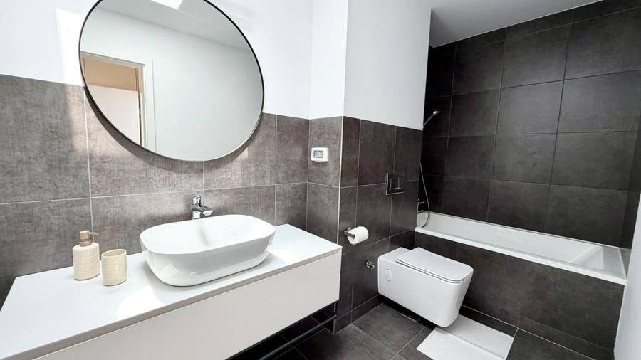 Apartament cu 4 camere semidecomandat, mobilat în Pipera
