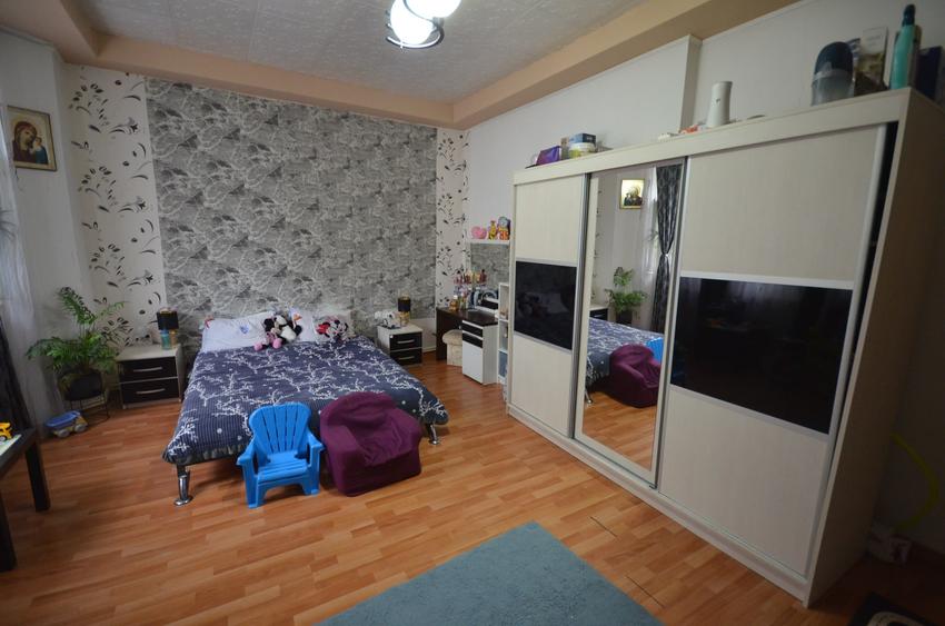Apartament cu 6 camere decomandat în Calea Călărașilor