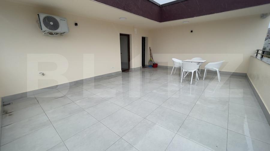 Apartament cu 3 camere semidecomandat, mobilat în Central