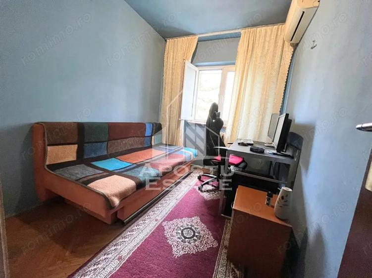 Apartament cu 3 camere semidecomandat în Dâmbovița