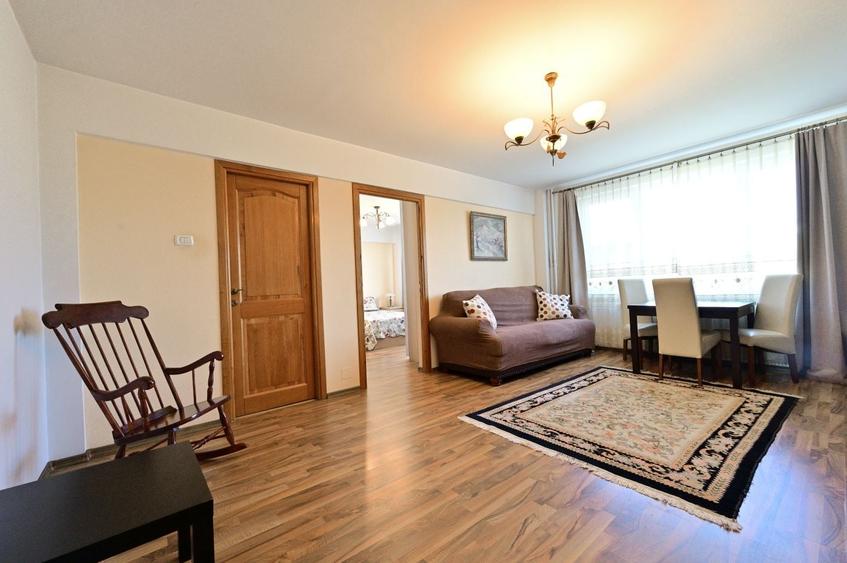 Apartament cu 3 camere semidecomandat în Sala Palatului