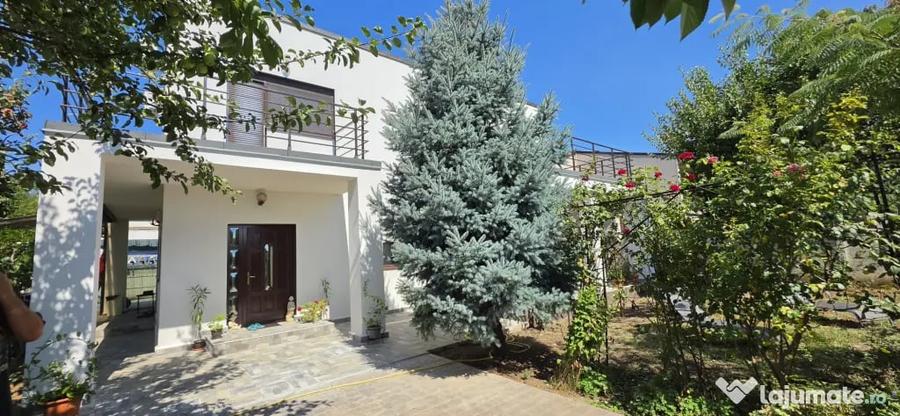 Casă cu 4 camere în Central