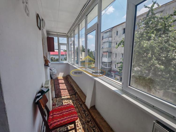 Apartament cu 3 camere decomandat, mobilat în Alexandru cel Bun