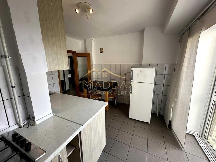 Apartament cu 3 camere decomandat, mobilat în Alba Iulia