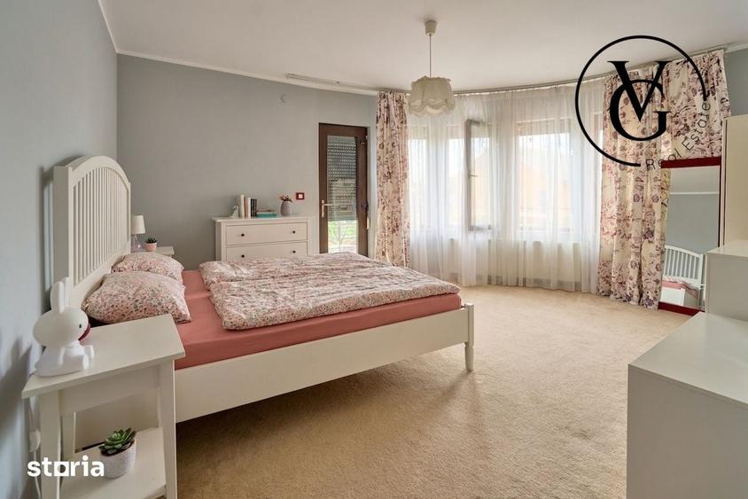 Casă cu 4 camere decomandat cu Teren 236 Mp în Central