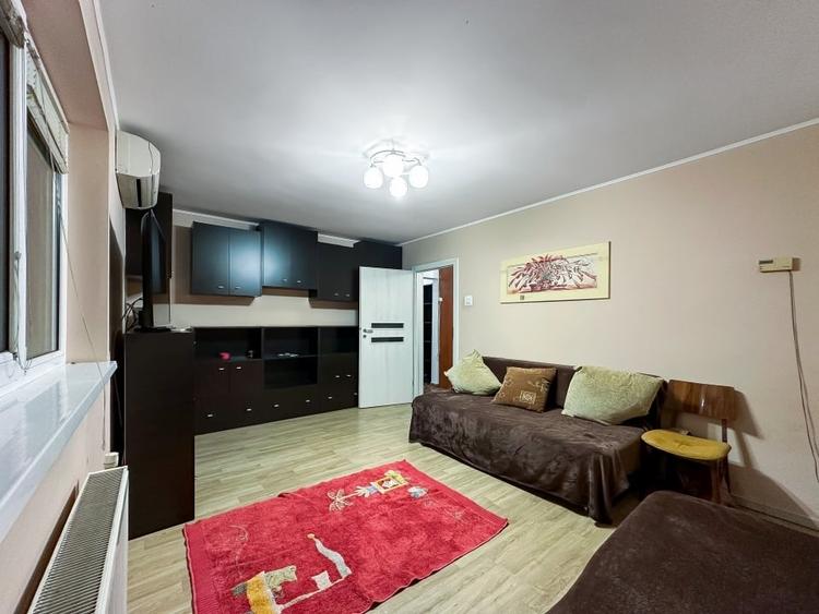 Apartament cu 3 camere decomandat în Drumul Taberei