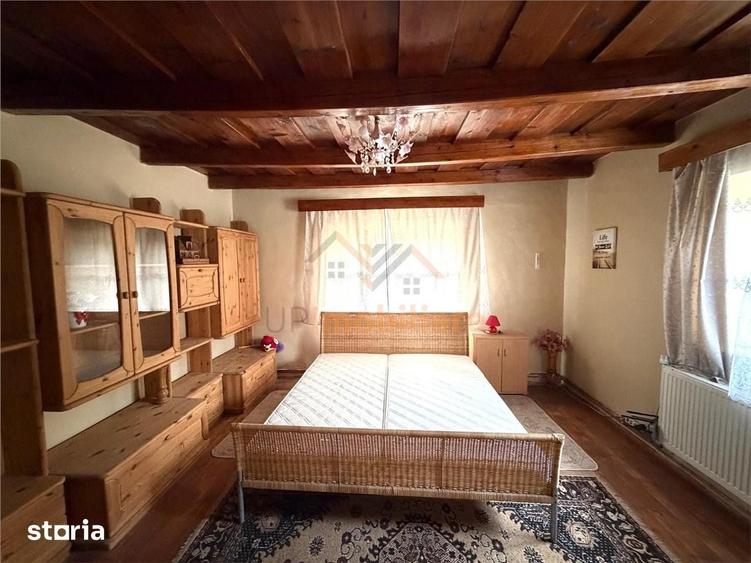 Casă cu 4 camere cu Teren 1081 Mp în Girișu de Criș