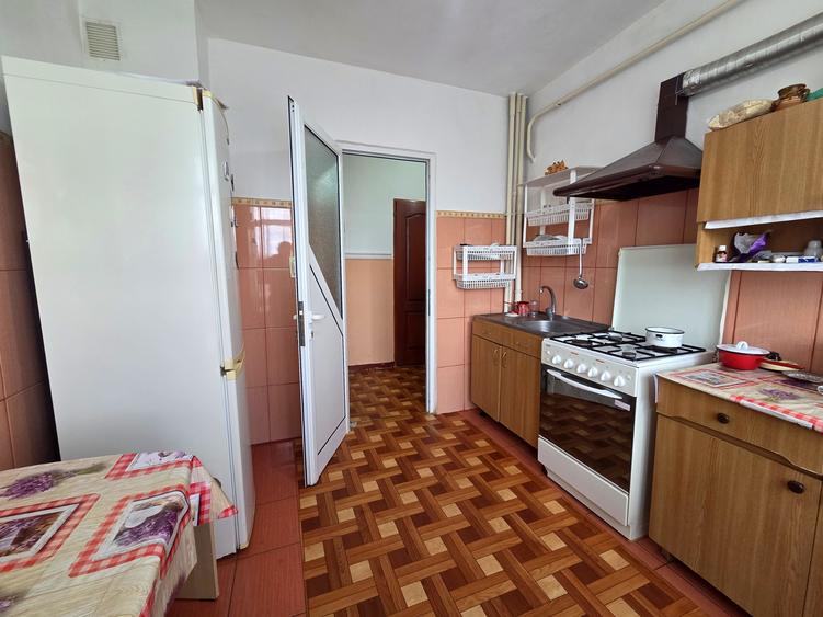 Apartament 3 camere-decomandat-etaj intermediar - 2
