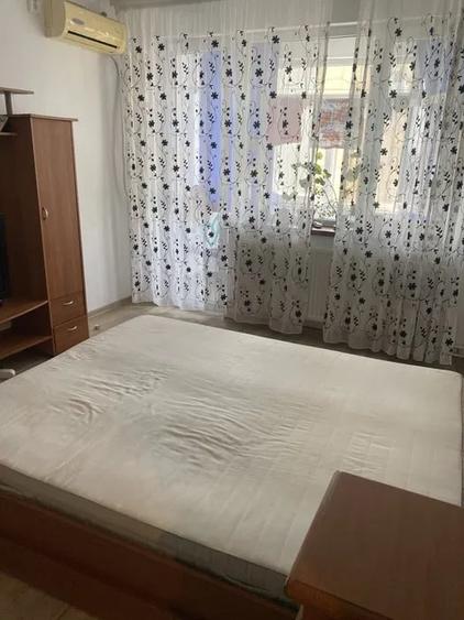 Apartament cu 3 camere decomandat, mobilat în Colentina