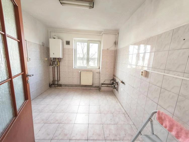 Apartament cu 4 camere decomandat în Cetății