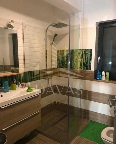 Casă cu 4 camere cu Canalizare în Dâmbul Rotund