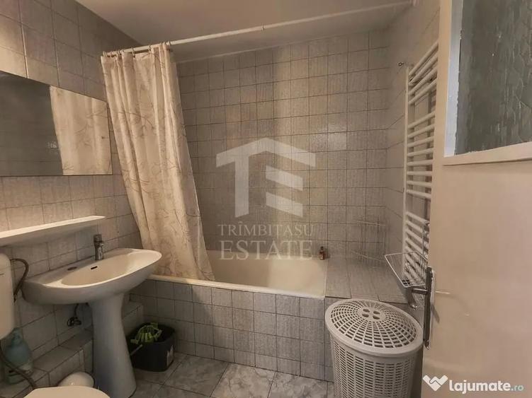Apartament cu 3 camere semidecomandat în Panduri