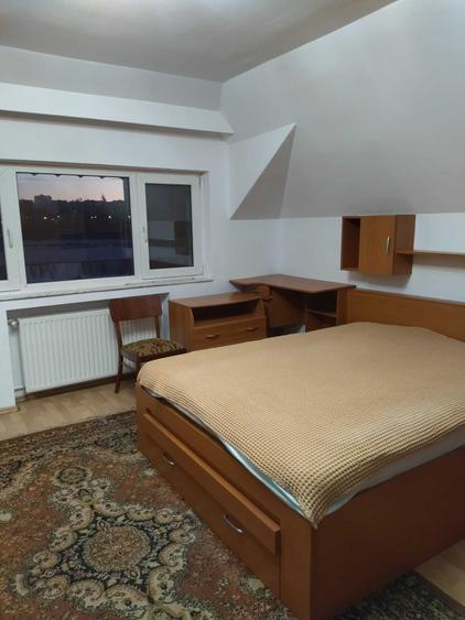 Apartament cu 3 camere semidecomandat în Exterior Vest