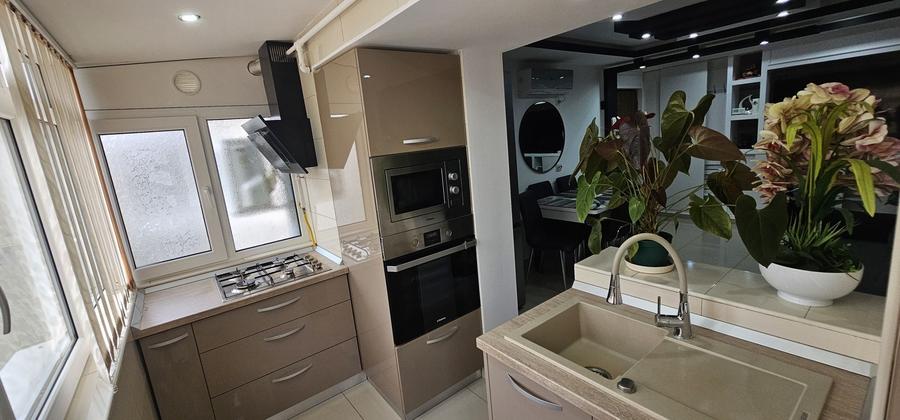 Apartament cu 2 camere decomandat în Central
