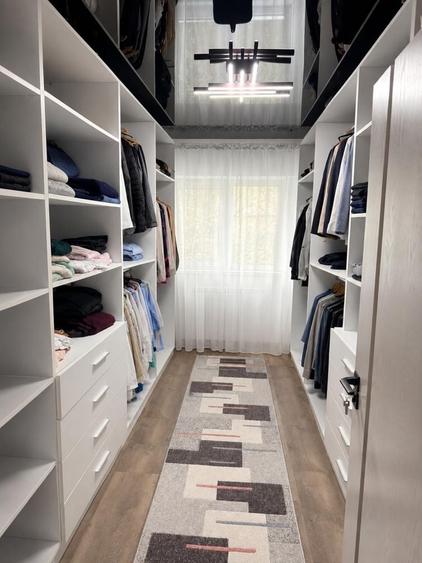Apartament cu 4 camere decomandat în Tineretului