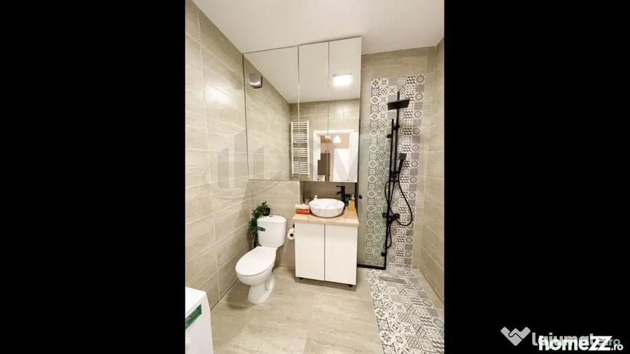 Apartament cu 3 camere semidecomandat în Regie